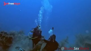 [GetFreeDays.com] Fucking Under the Sea, Part 1 - We Almost Got Caught by a Group of Divers Porn Film July 2023-5