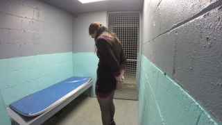 GotCuffs_annahouseraided3-2