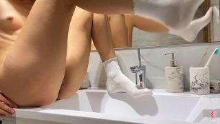 Cute Student Secluded In The Bathroom To Masturbation Squirt With A Mul.-6