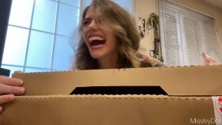 Femdom Porn MissIvyDoll – Answering Door Naked for Pizza-8