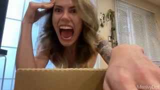 Femdom Porn MissIvyDoll – Answering Door Naked for Pizza-9