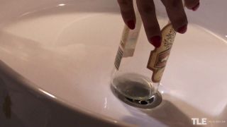 Dolly Diore - Masturbates By Bottle Full HD-7