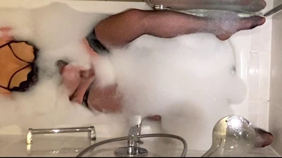 Big Tits Shemale Bathtub Masturbation