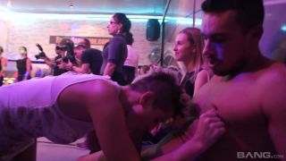 Amateur Appreciation Orgy With Male Strippers At Party Hardcore-9