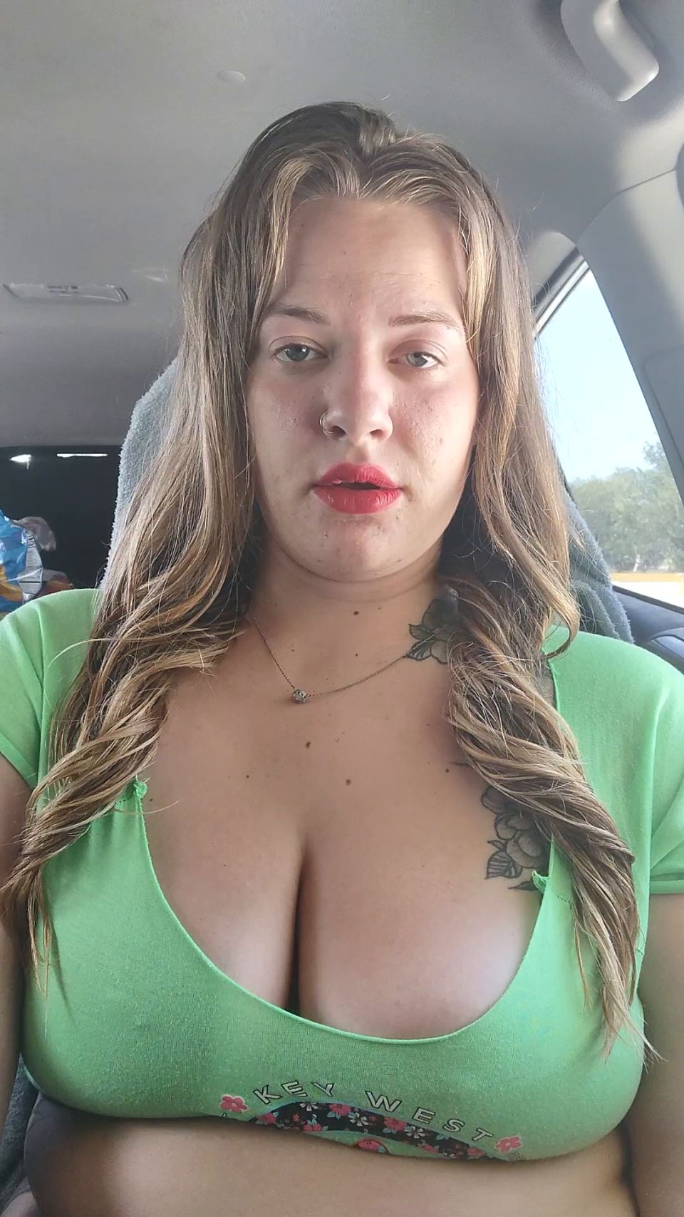   Manyvids  Manyvids FreakyFiona - Braless Hiccups - Fetish 