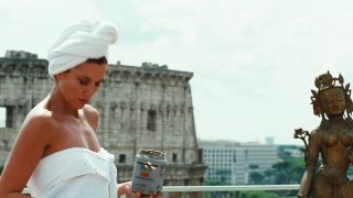 Paola Cortellesi, Anna Foglietta - Escort in Love (Nessuno mi puo giudicare) (2011) HD 1080p!!!-1