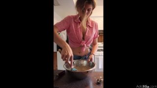 Addmia Com Mia Melano Miamelano Baking a Chocolate Cake Onlyfans (Pornstar)-1