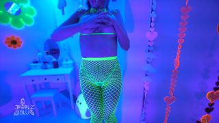 jewelzblu 5f2fb3f58eaf7fbe2b6dd source-7