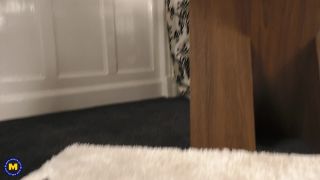 Jasmine De Launay Jasmine De Launay is a thick MILF that loves to please (MILF porn)-5