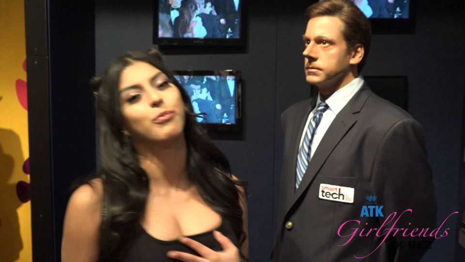 Sophia Leone - LA Date 1/2 - 963 Scene #1 Ultra HD 4K 2160p - MILF