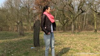 Vanessa Decker LoveWetting - Vanessa ('Hold it' challenge) (2015-03-23) [1080p]-1