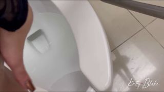 First TINDER Date Ends In PUBLIC FUCK At The Caracoli Shopping Center.-5