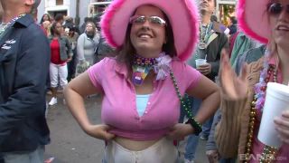 Nichole Flashes Her Tits During Mardi Gras Festivities-1