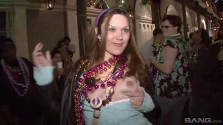 Nichole Flashes Her Tits During Mardi Gras Festivities-6