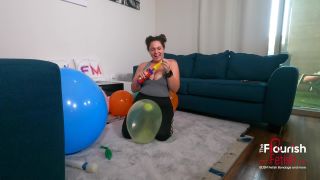 Many Vids: Buttplugbetty Playing With My Balloons At The Studio - Big ass-2