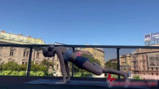 Horizontal Media Solo Public Yoga-5