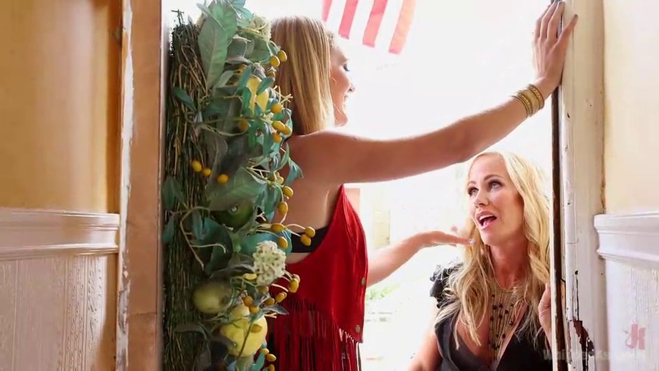 Jul 18, 2014 Darling, Cherry Torn, Simone Sonay, Mona Wales and Ella Nova (Femdom porn)