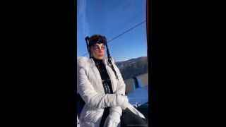 Rubbermissy - Snowboarding in latex.-9