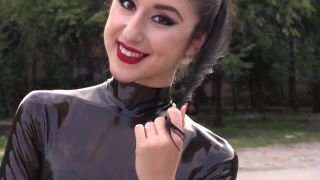latex-girl.03226-7