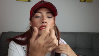 Cloe stone Scott - I love putting my finger up my nose-1