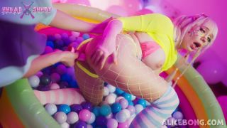 Alice Bong – Candy girl sucks lollipop Cosplay!-2