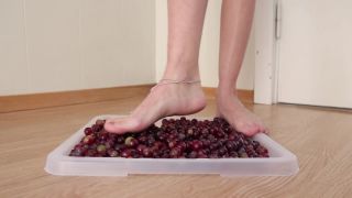 shing grape bare feet  teaser-0