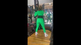 Brookie Little - brookielittle33 () Brookielittle - squats and more squats in my tight green leggings 30-05-2022-0