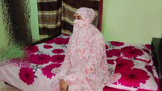 Hd Sex Desi Wife in Burqa Shares Intimate Moment on Bed-1