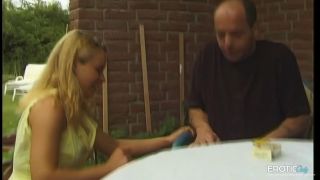 My neighbores over and asks if i can give a blowjob skinny por....-2