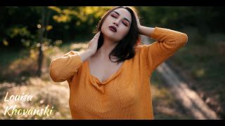 Louisa Khovanski () Louisakhovanski - falling sweater 30-09-2019-2