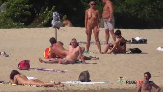 In vama veche la nudisti  7-7