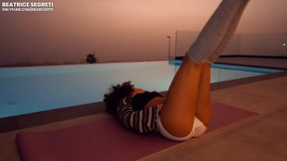 Beatrice Segreti Sunset Stretch & Yoga with Bea 1080p-8