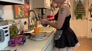 Maid Doing Dishes Webcam-2