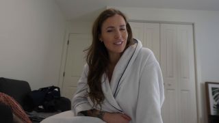 yogabella Mommy Compares to Girlfriend-2