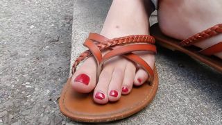 Footfetish 18yo Arab Girl's Freshman Feet During Finals (1st Shoot) - Foot Fetish-2