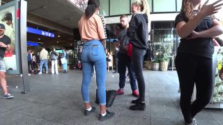 Brown girl's stunning ass in tight jeans-1