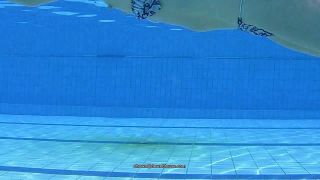 Thanks to a bikini malfunction we can see both pussy and tits  1 280-9