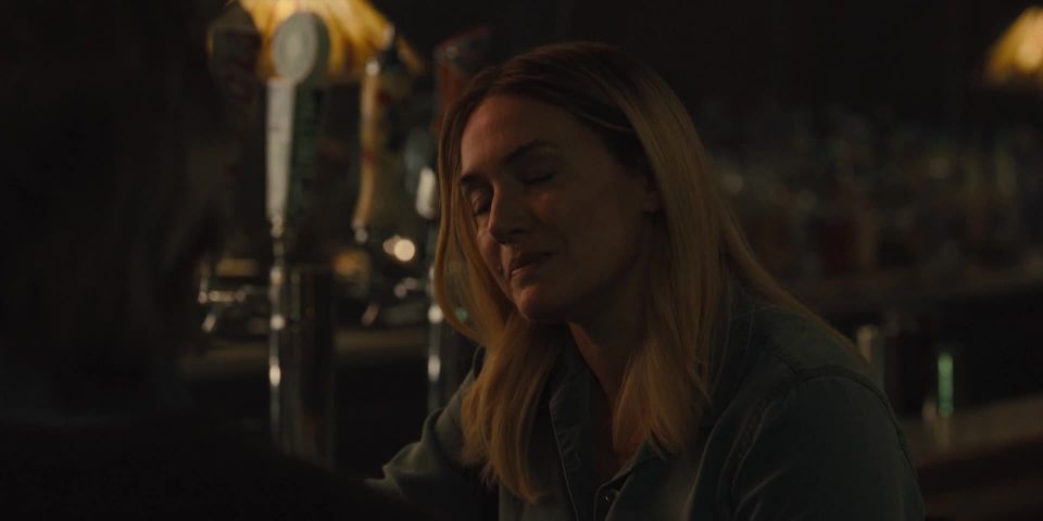 Kate Winslet, Cailee Spaeny - Mare of Easttown s01e01 (2021) HD 1080p - [Celebrity porn]