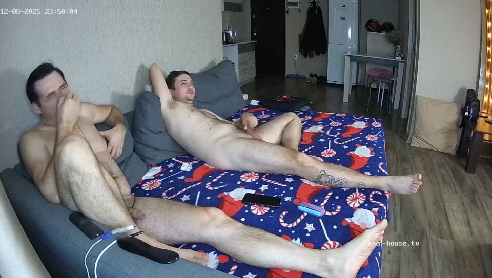 [K2S.CLUB] Voyeur-House - Teanna Ronin Mariarty Threesome On Couch  13.12.2025 Cam 2 - HD 720P