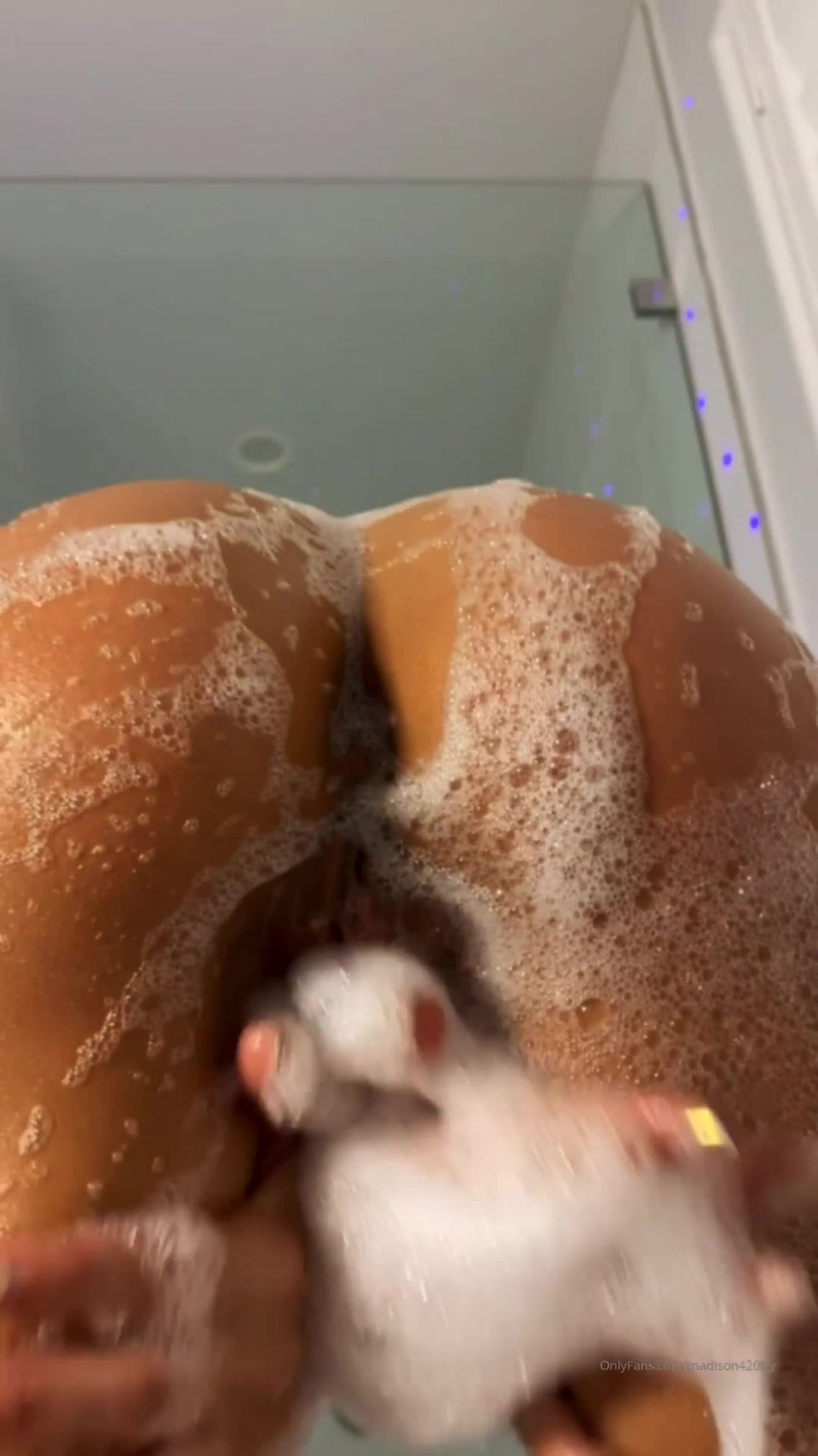 Madison Ivy – 5e8454d1c8efe6d368bd3_source Milf!