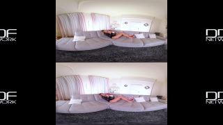 Leggy Fairy: Sexy Brunette Makes You Wanna Cum On Feet vr Cara Mell-1
