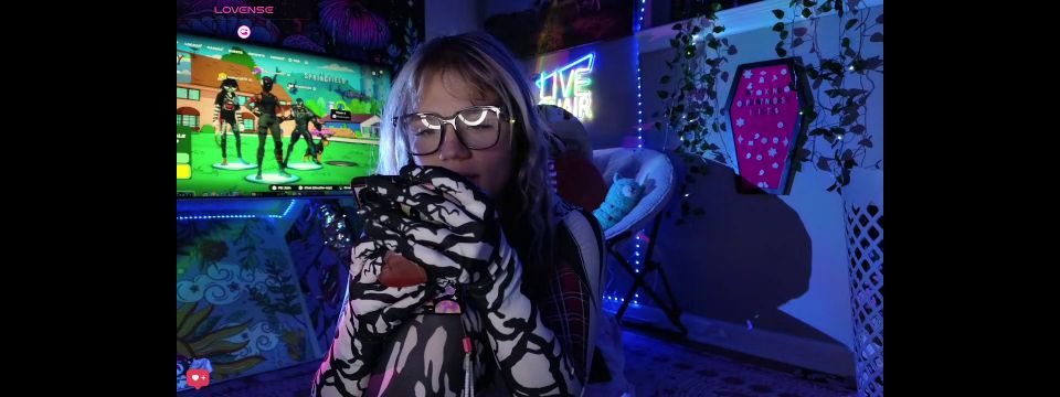 NGOD-298 A naive housewife who participated in a driving license training camp is seduced by the hard, uncircumcised cocks of young men from other prefectures... Yui Hatano Yui Hatano Asian