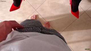 Daynia - Schuechterner Praktikant 18 von Buero Milf verfuehrt - So wird man garantiert fest angestellt - German-2