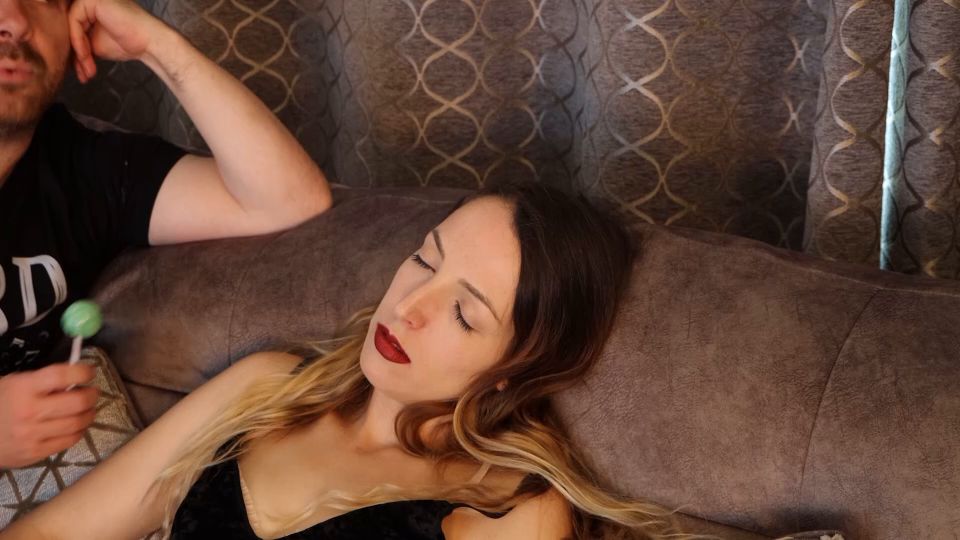 Femdom porn  Entrancement – Liz Rainbow Entranced 7  Woman Following Order 