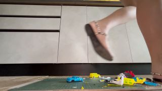 Italian Girlfriend fetish Italian Girlfriend aka italiangirlfriend - 11-24-2024 OnlyFans Video - Have fun with plastic toy cars and flat sandals video-7