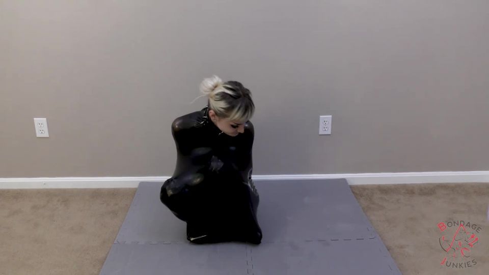 Lola vs. Her Latex Ball Download New Porn Video Fast Mode...