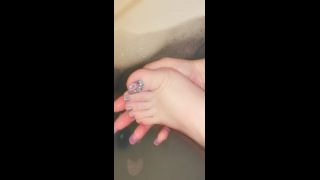 Toveyah - cute and suckable tip these toes 29-08-2019-2