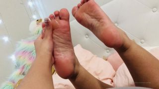 Liv Revamped Livrevamped - heres a cute foot worship video for you my luvs 23-12-2019-5