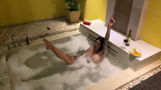 Fetish porn  Mexican Mistress Damazonia - You know I enjoy a large and beautiful jacuzzi - Smoking -4