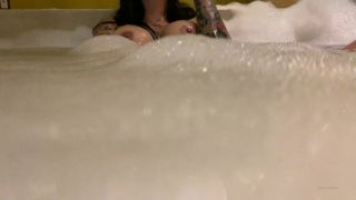 Fetish porn  Mexican Mistress Damazonia - You know I enjoy a large and beautiful jacuzzi - Smoking -6